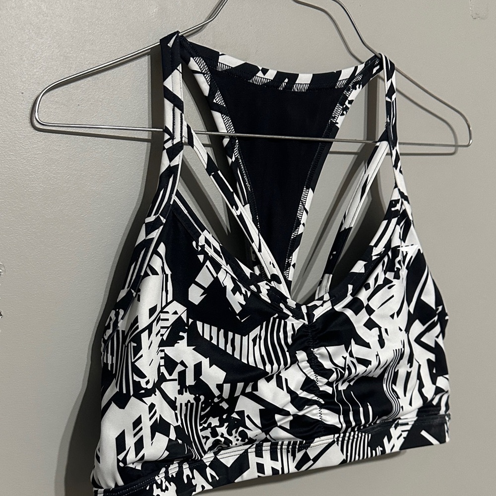 Gymshark Black & White Pattern Sports Bra — Size Large (Like New)